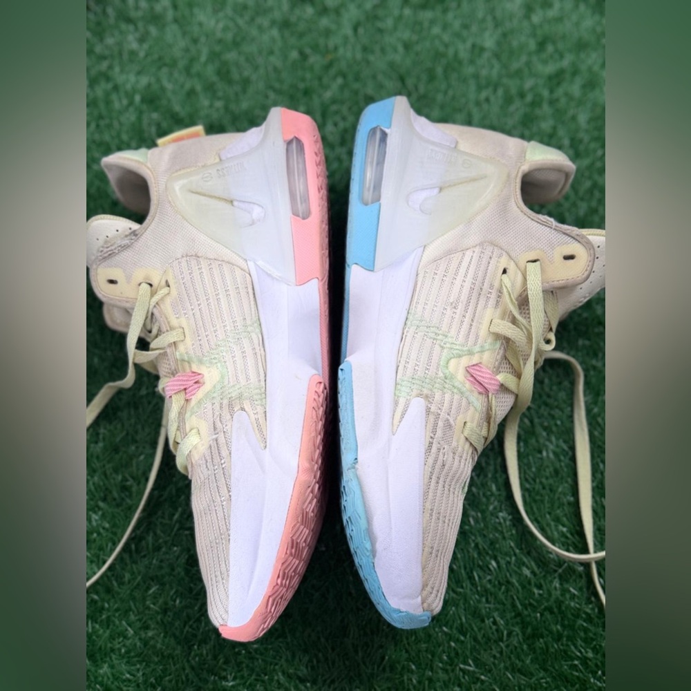 Nike Men's Sneakers Beige with Pastel Pink & Pastel Blue Accents